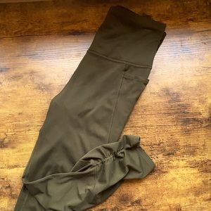 Capri Athletic Leggings